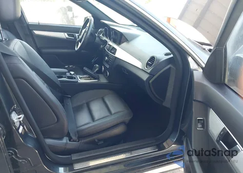 2013 Mercedes-Benz C 250 Sport из США, поврежденный, VIN WDDGF4HB3DR248499